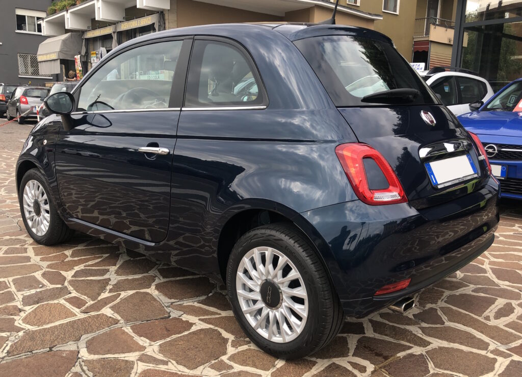 500 III 2023 1.0 hybrid lounge 70cv