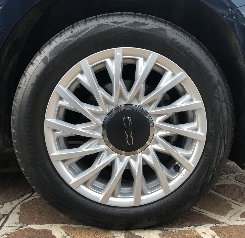 500 III 2023 1.0 hybrid lounge 70cv
