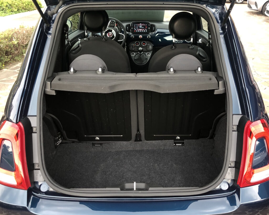 500 III 2023 1.0 hybrid lounge 70cv